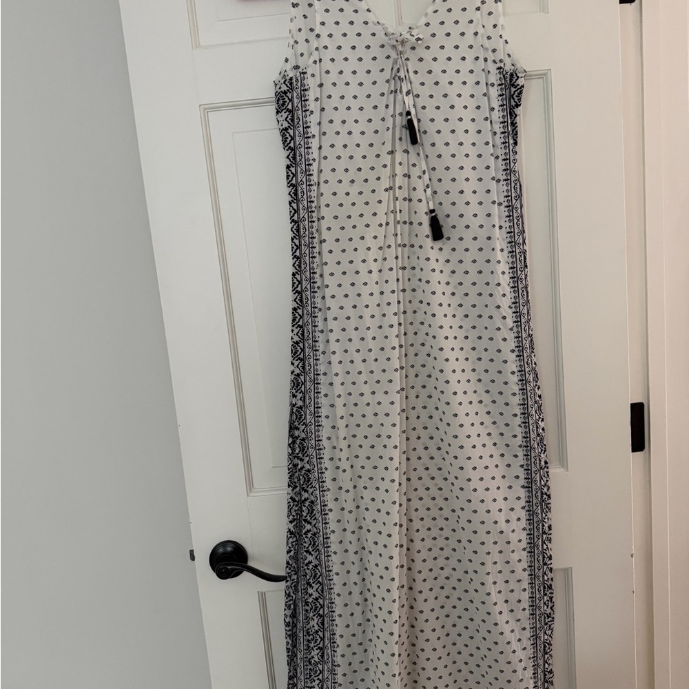 Vineyard Vines White Maxi Dress with Black Print